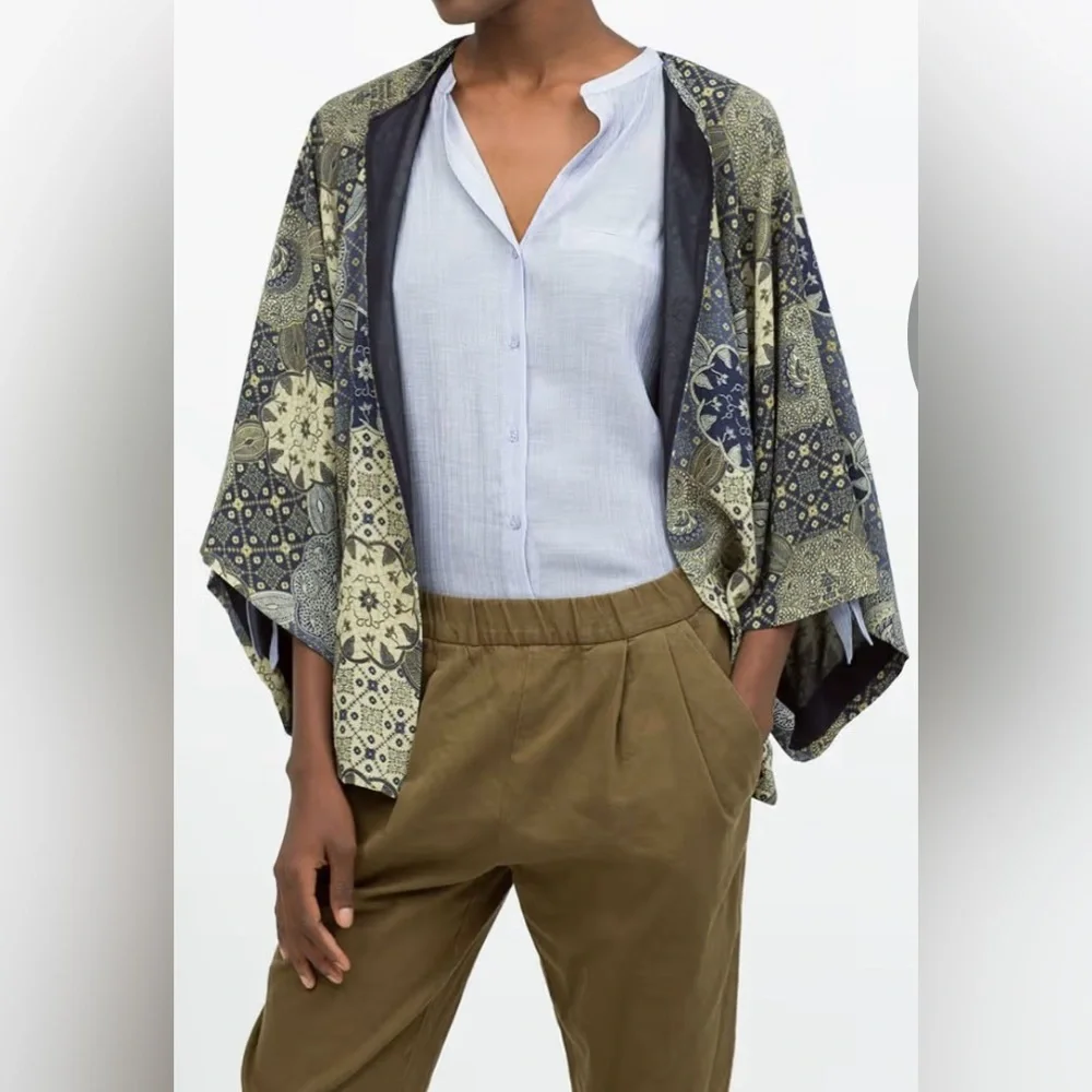 Zara Navy and Gold Patterned 3/4 Sleeve Kimono - Size XS
